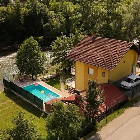 Homer Na Obali Vrbasa Feriehus Banja Luka